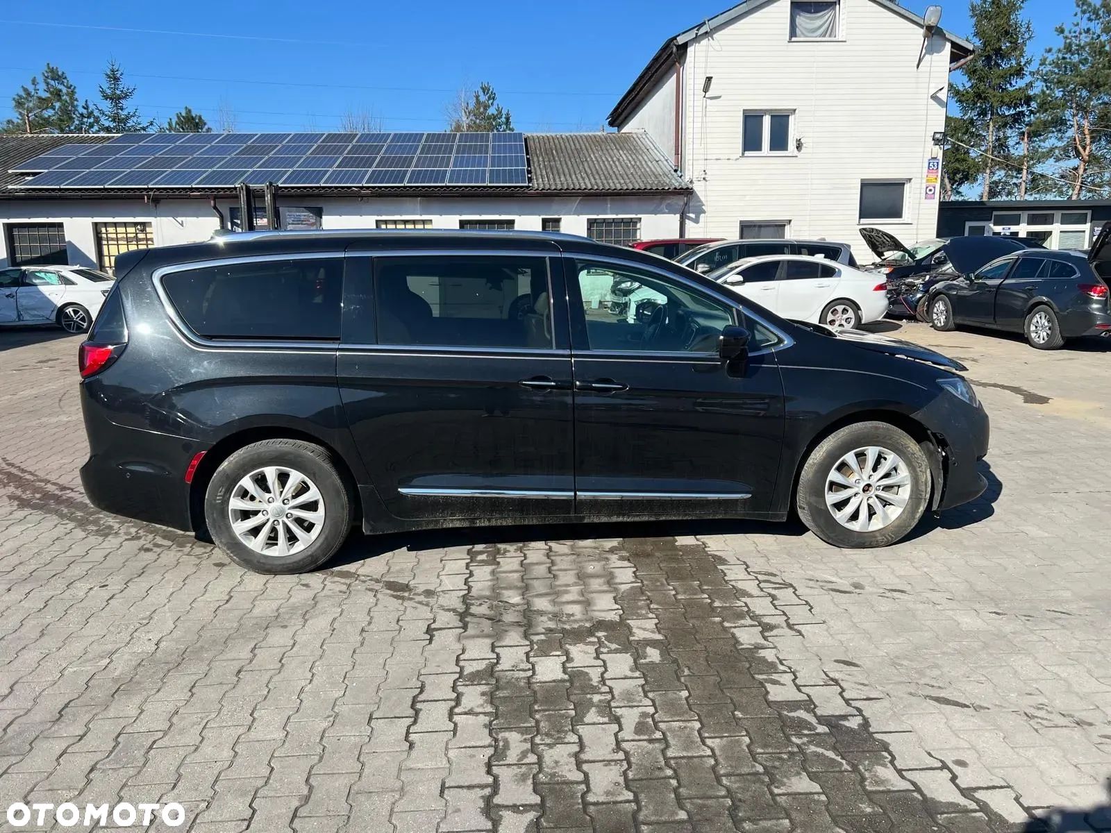 Chrysler Pacifica - 1