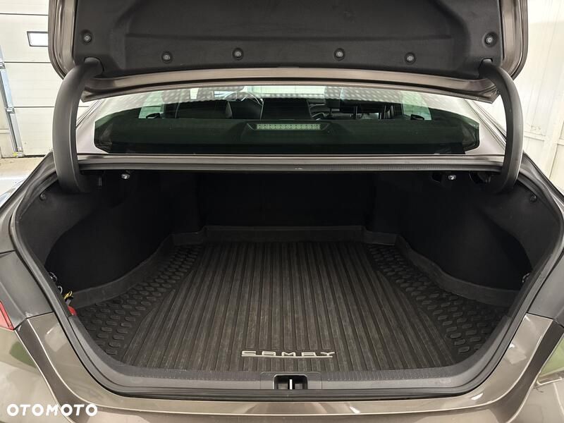 Toyota Camry 2.5 Hybrid Comfort CVT - 21