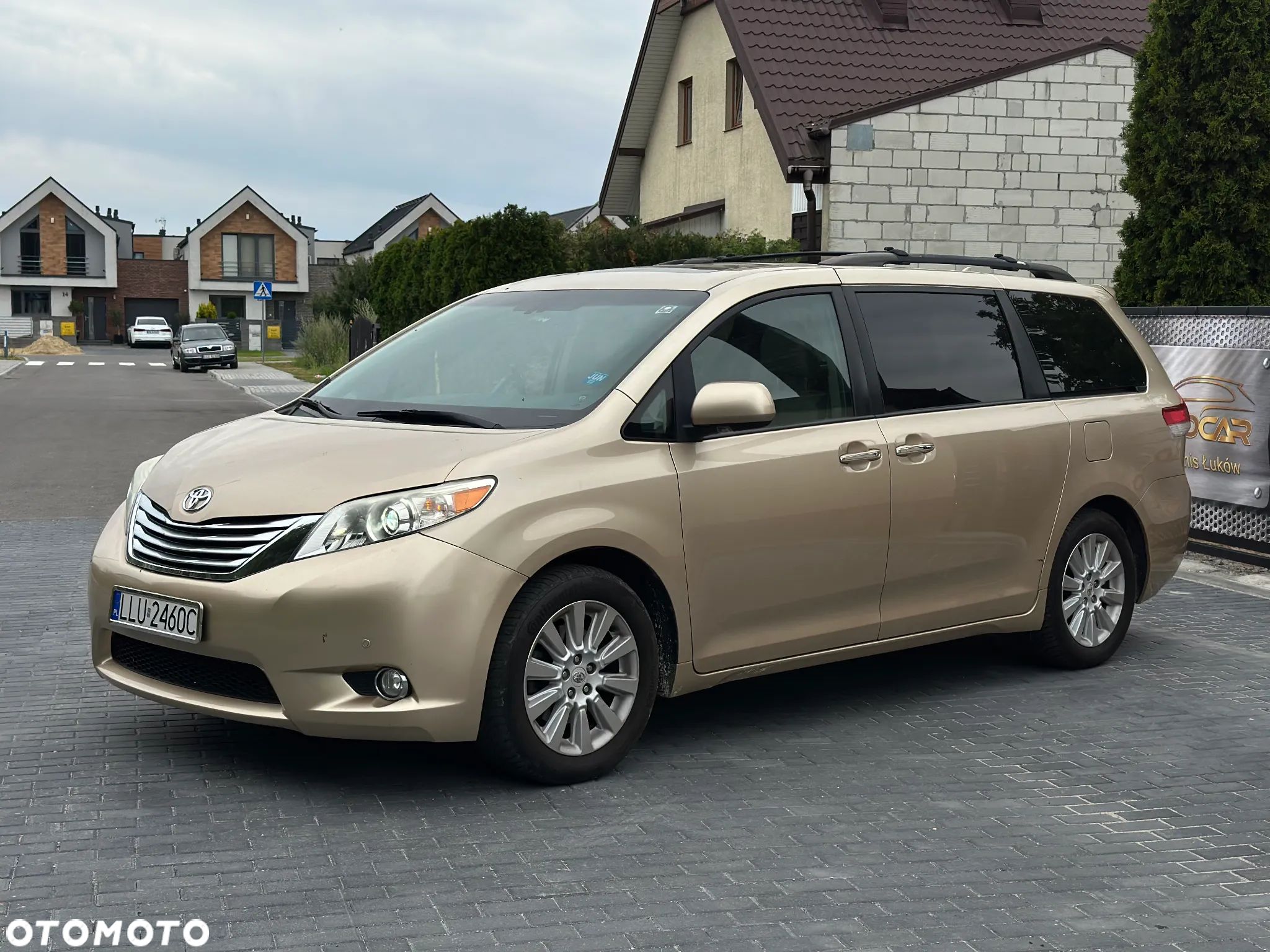 Toyota Sienna - 1