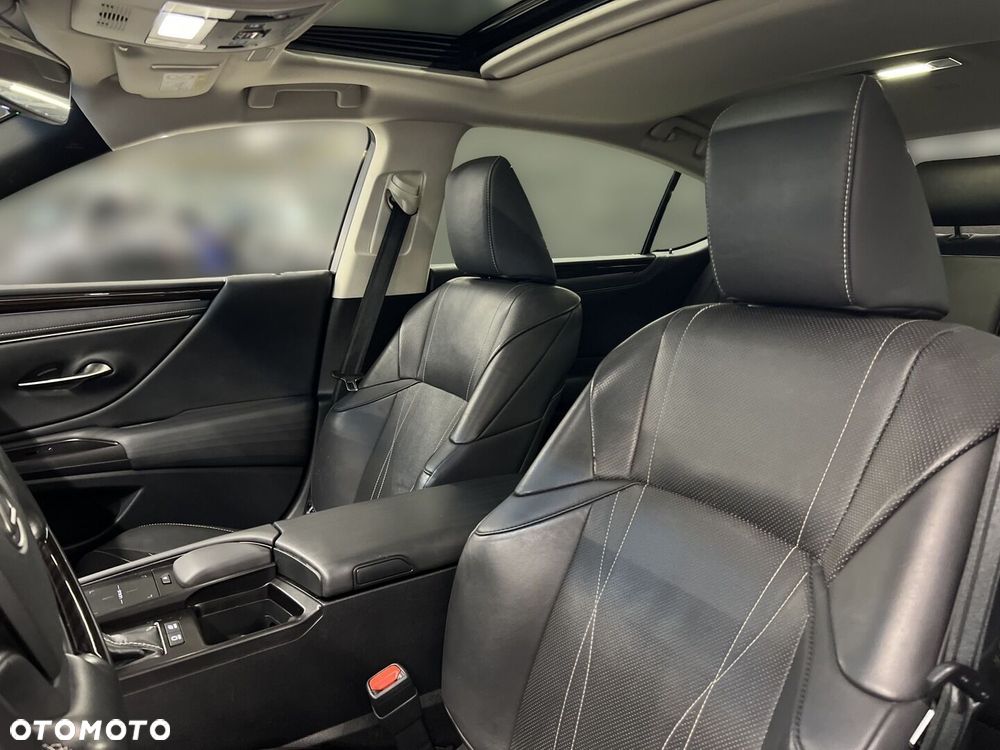 Lexus ES 300h Prestige - 12