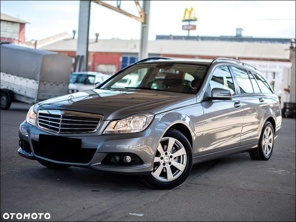 Mercedes-Benz Klasa C 180 (BlueEFFICIENCY) Elegance - 4