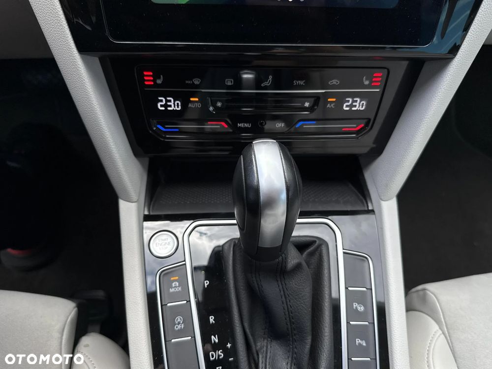 Volkswagen Passat 2.0 TSI Elegance DSG - 23