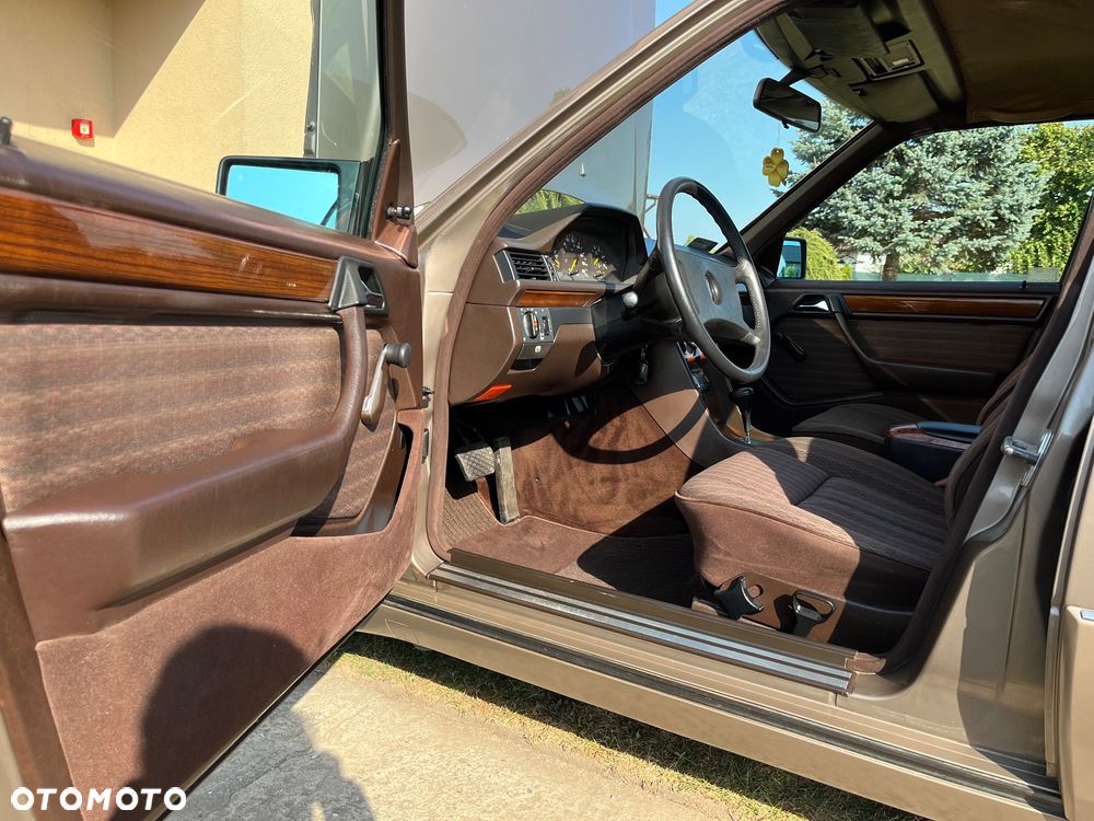 Mercedes-Benz W124 (1984-1993) - 21