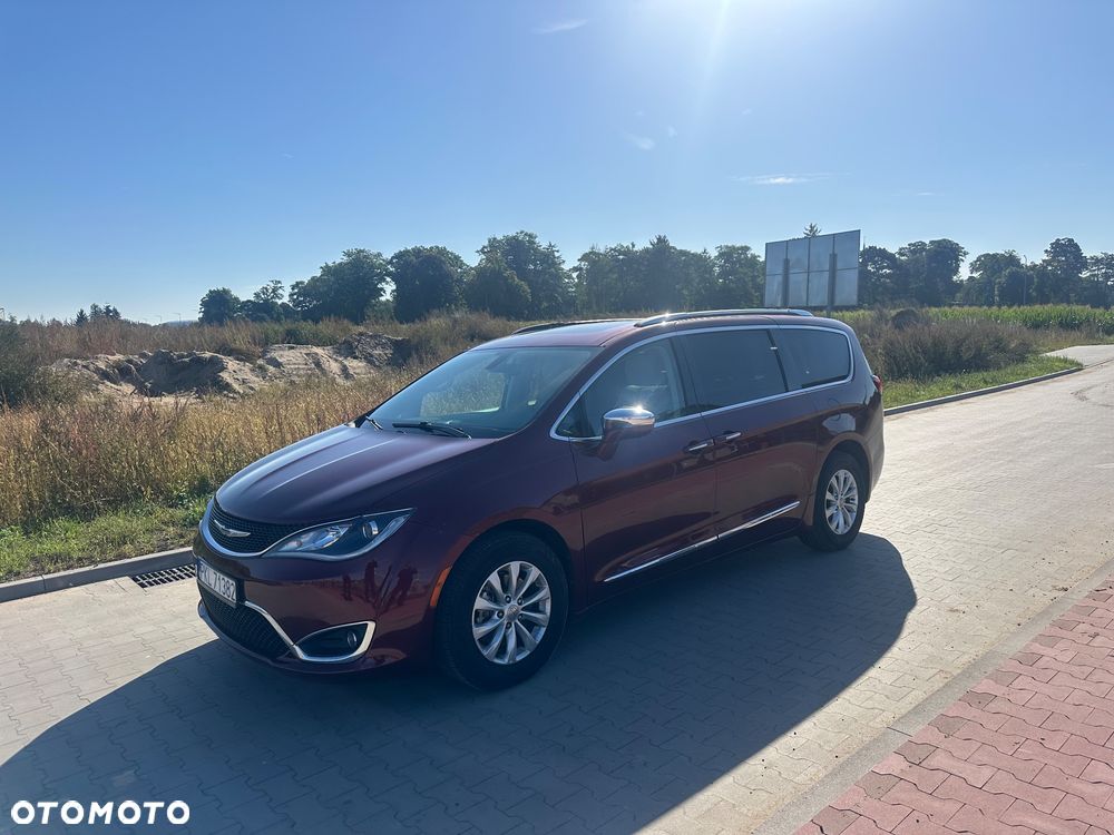 Chrysler Pacifica - 2