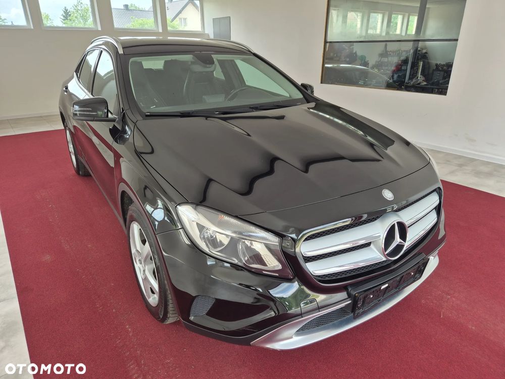 Mercedes-Benz GLA 200 7G-DCT - 2