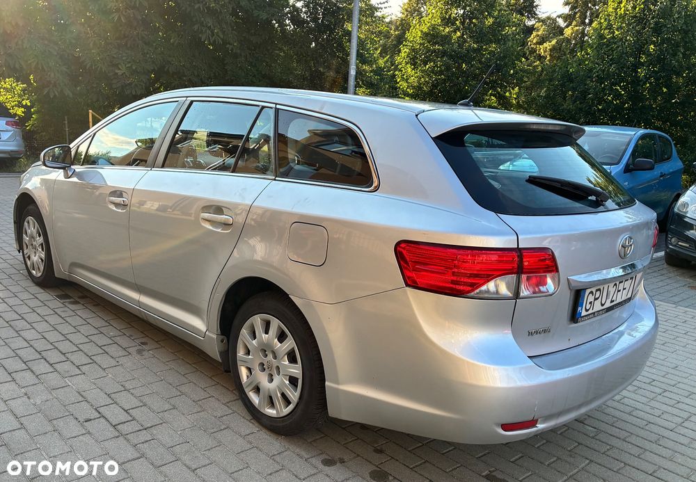 Toyota Avensis 2.0 D-4D - 5
