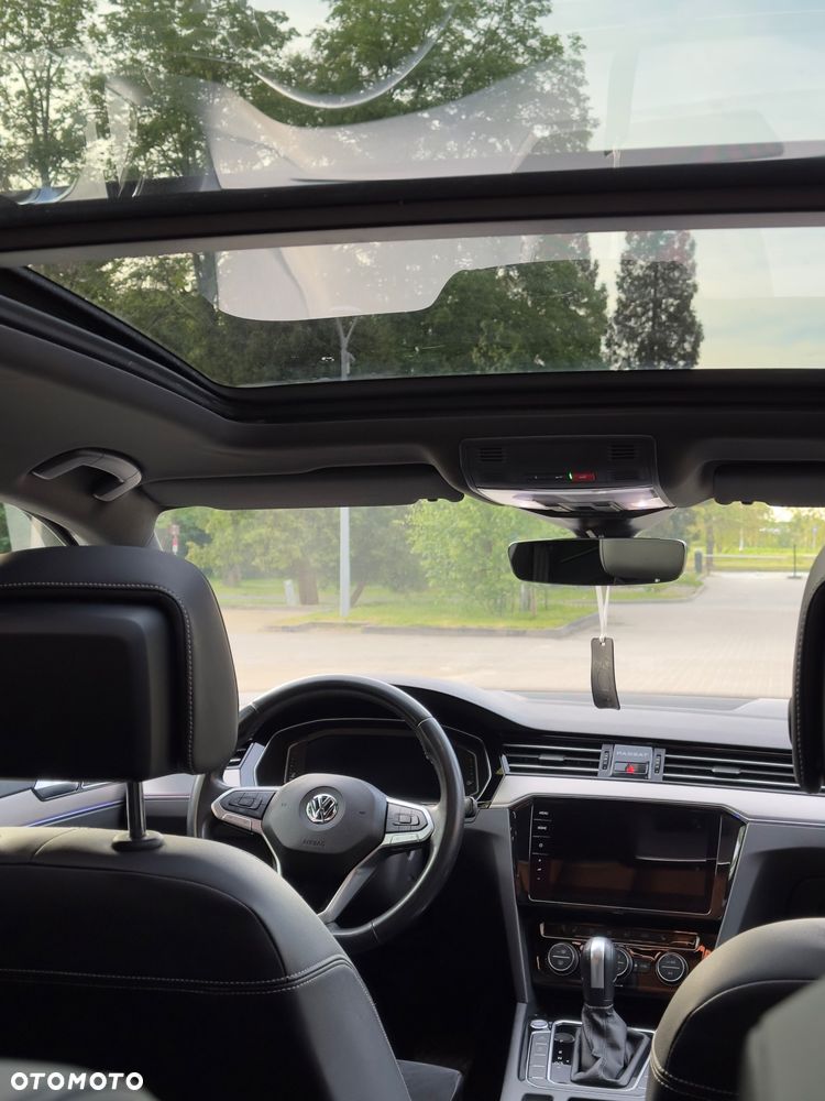 Volkswagen Passat 1.6 TDI SCR DSG Conceptline - 16
