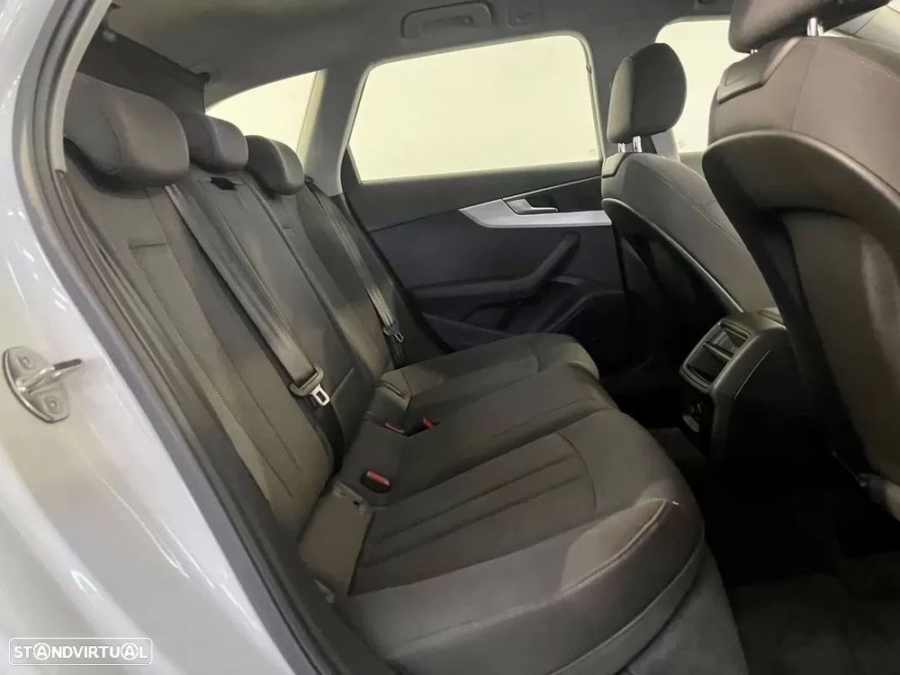 Audi A4 Avant 30 TDI S tronic — fotografia 18