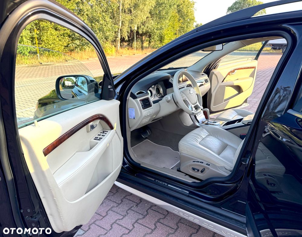 Volvo XC 70 - 25