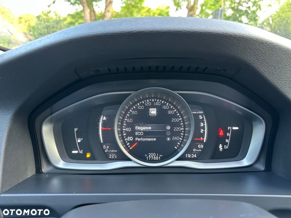 Volvo V60 D3 Geartronic Momentum - 26