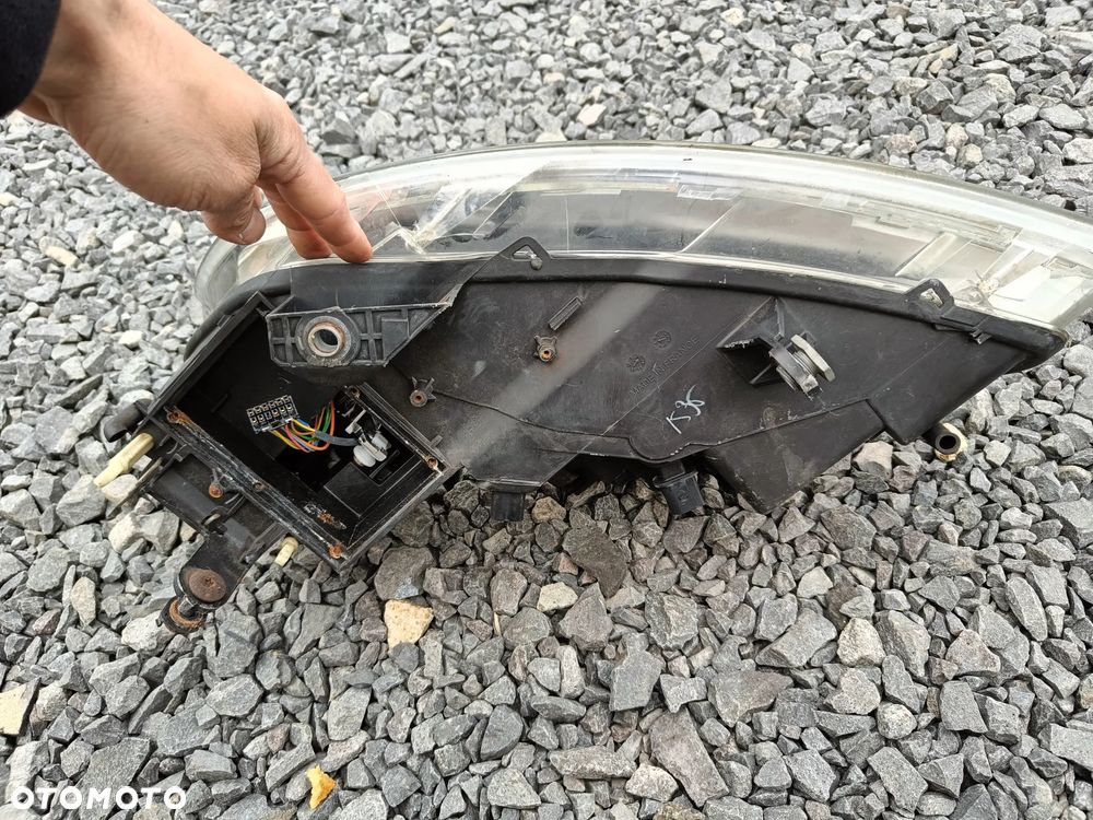 VW PHAETON LAMPA PRZEDNIA XENON PRAWA UCHWYTY OK - 10