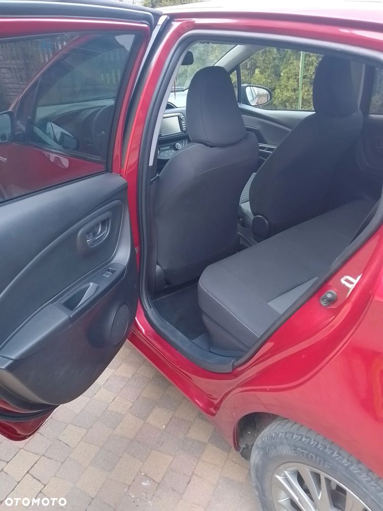 Toyota Yaris Hybrid 100 Dynamic - 18