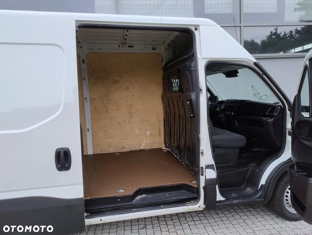 Iveco DAILY 35S16 NOWY MODEL 2.3 HPI (160KM) HI-MATIC (L4H2) MAX LONG (EURO,6) KLIMA STAN IDEALNY 100% ORYGINAŁ KM SERWIS NIE MA RDZY - 21