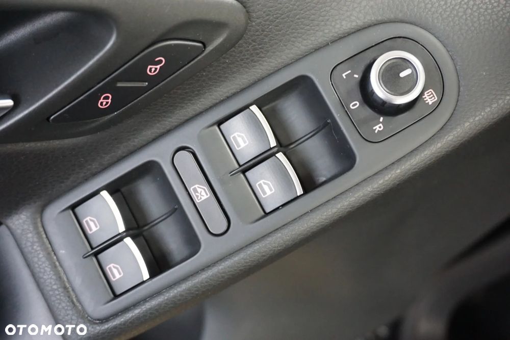 Volkswagen Golf 2.0 TDI Highline - 27