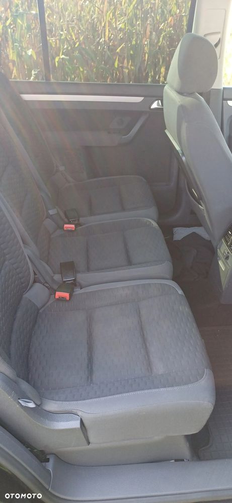 Volkswagen Touran - 10