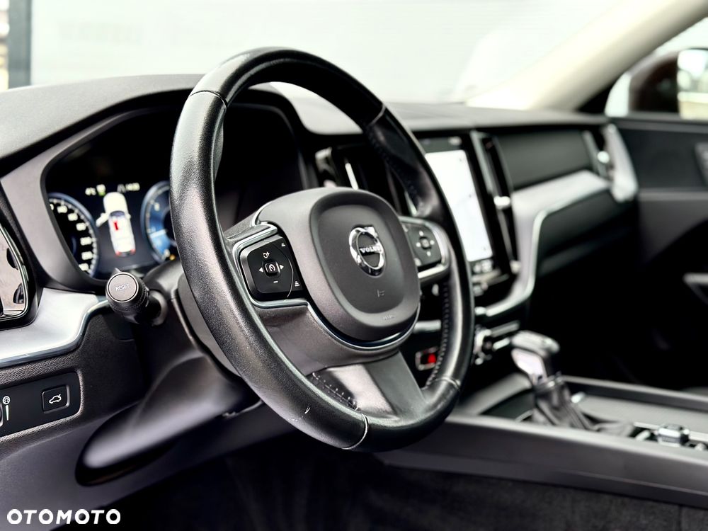 Volvo XC 60 D4 Momentum Pro - 24