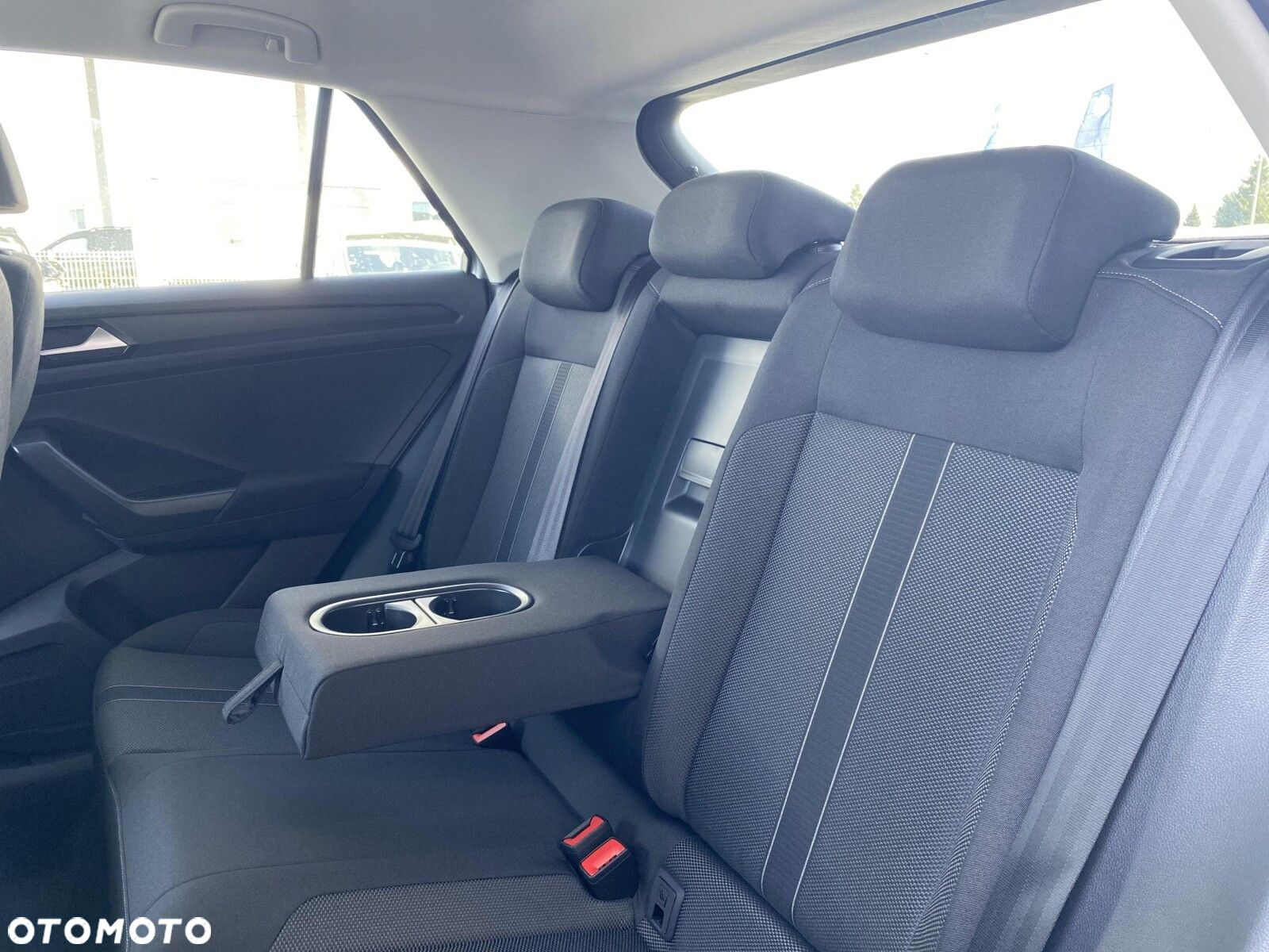 Volkswagen T-Roc - 16