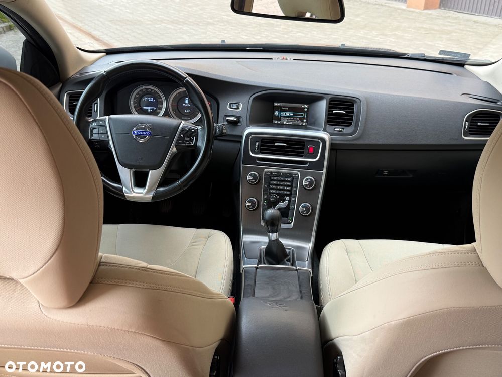 Volvo V60 D4 Momentum - 15