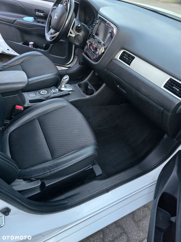 Mitsubishi Outlander 2.0 4WD - 8