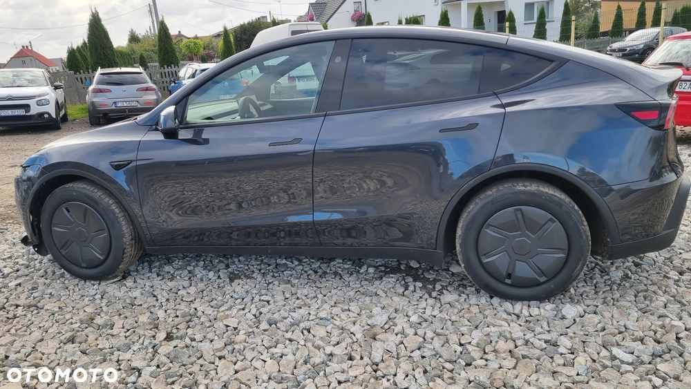 Tesla Model Y Standard - 10