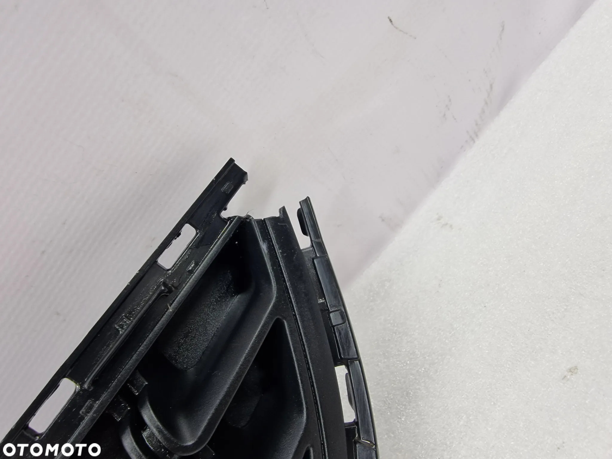 OPEL CORSA D LIFT 11 - KRATKA ŚRODKOWA ZDERZAKA PRZEDNIEGO PRZÓD , NR 13286021 , NR AUKCJI KR27 - 8