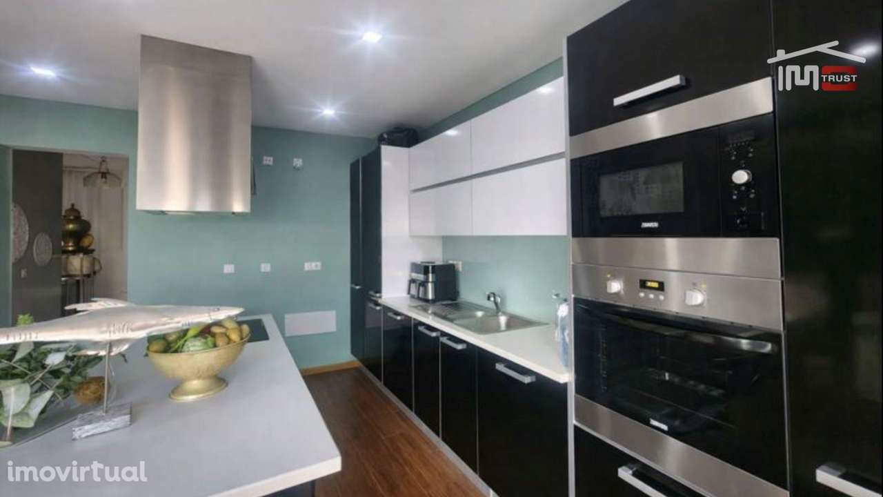 Moradia T3 (possibilidade T5) com 370m² | Terraços, Garagem 90m² | ... - Grande imagem: 3/23