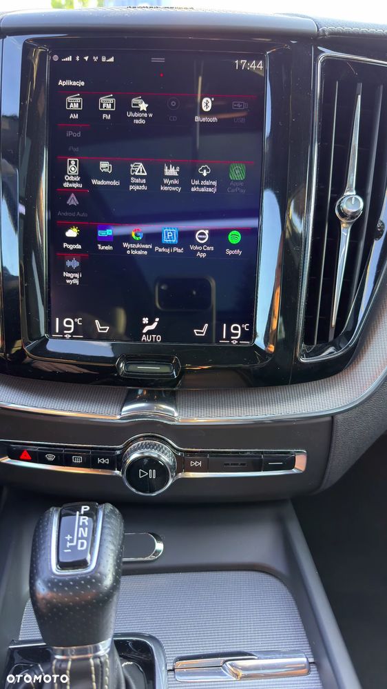 Volvo XC 60 D5 AWD Geartronic RDesign - 32