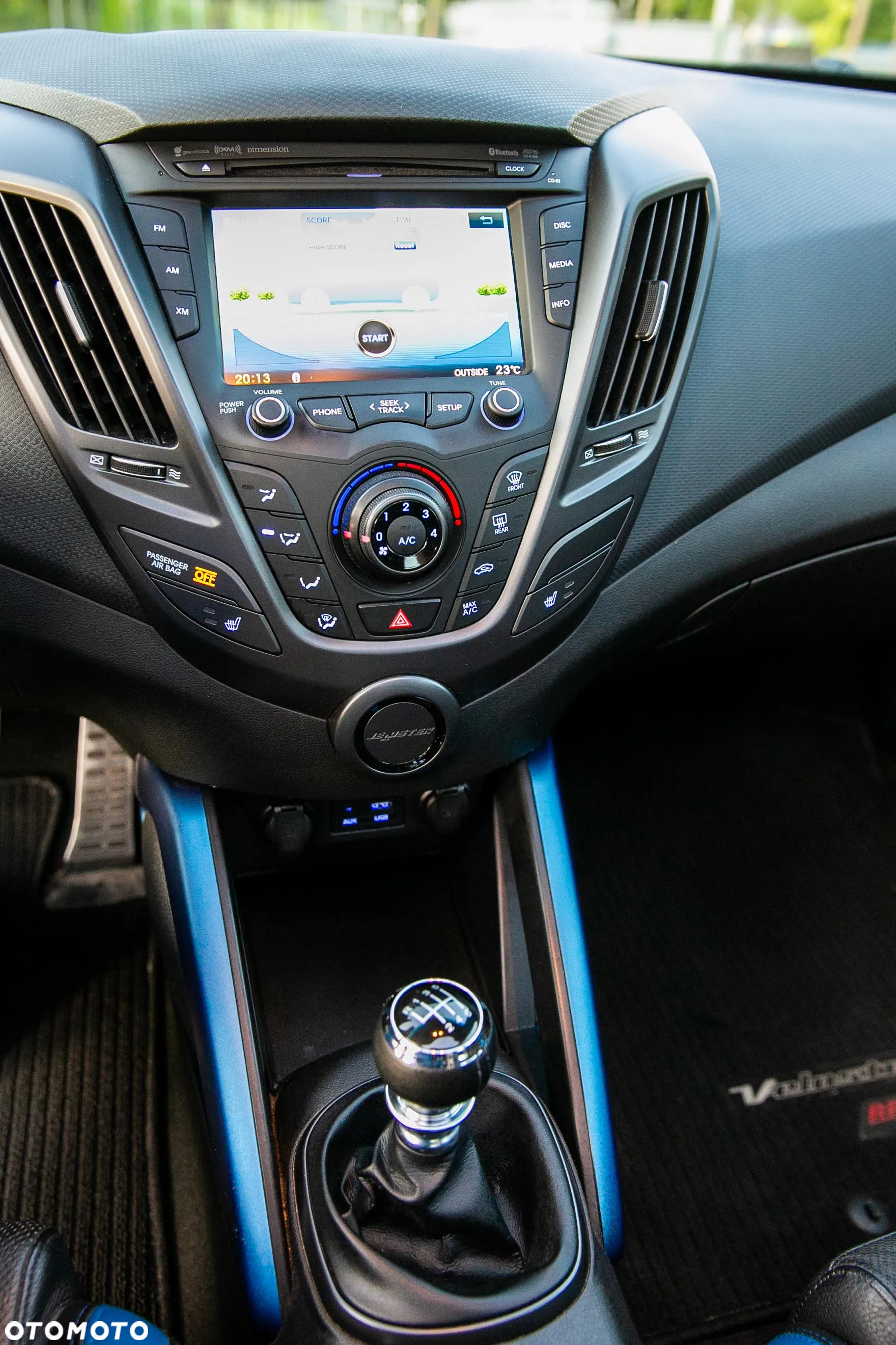 Hyundai Veloster - 12