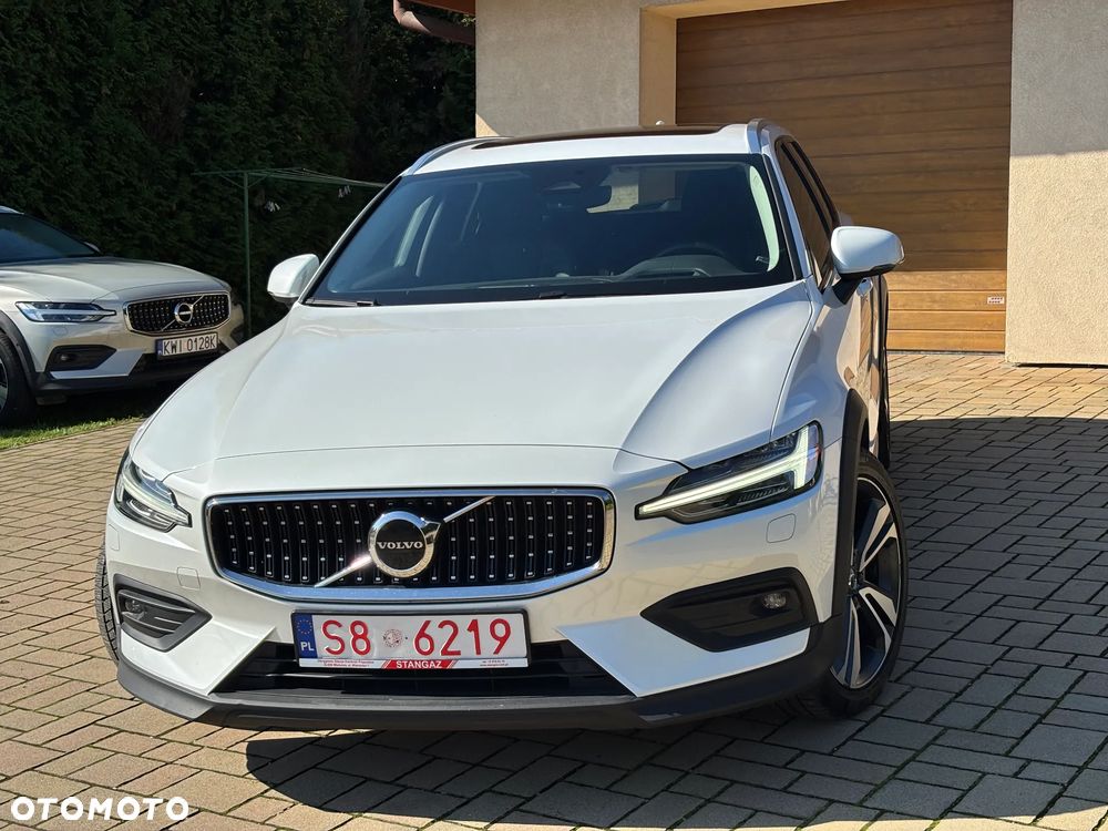 Volvo V60 Cross Country B4 D AWD Ultimate - 4