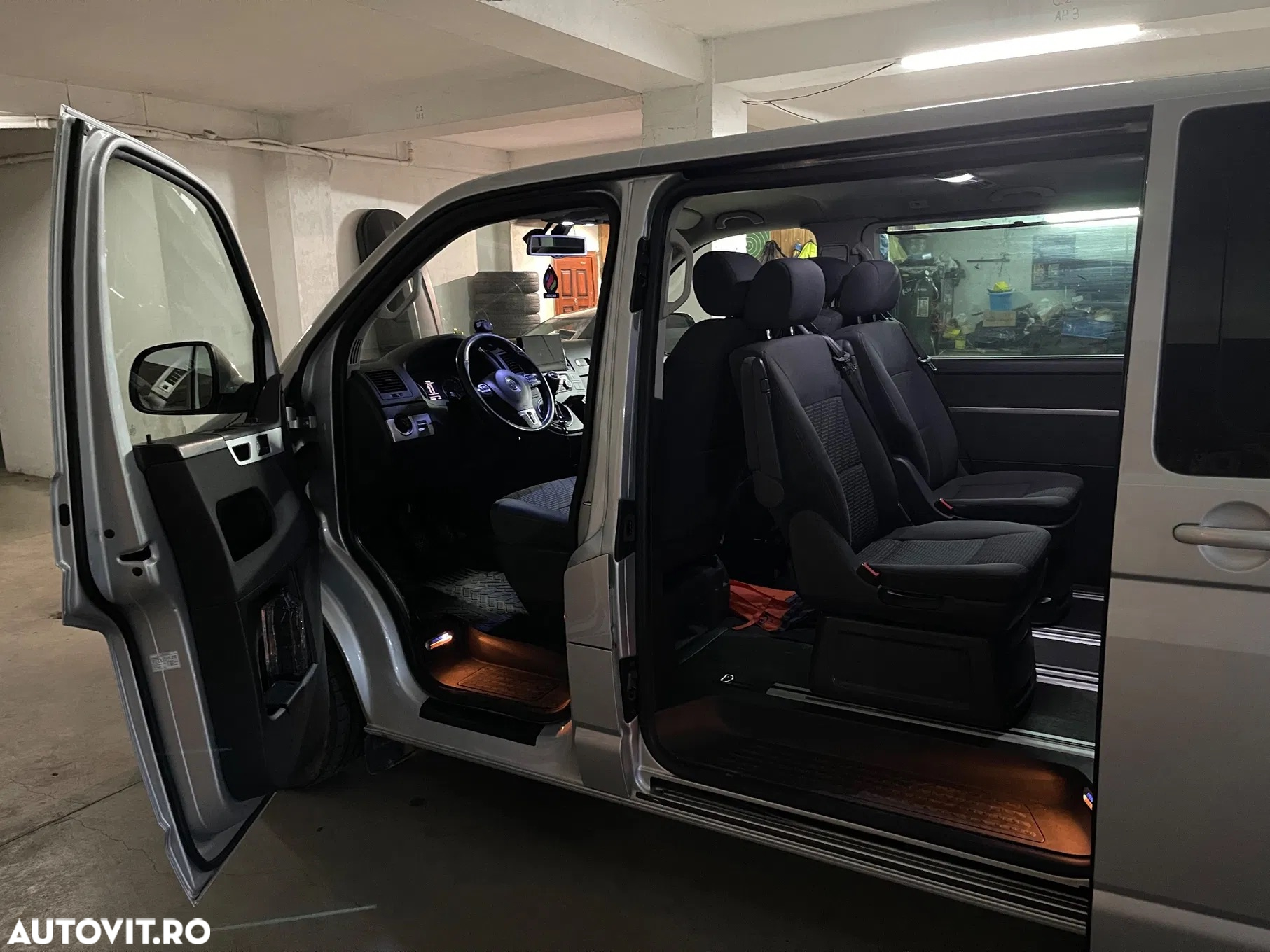 Volkswagen Multivan - 12