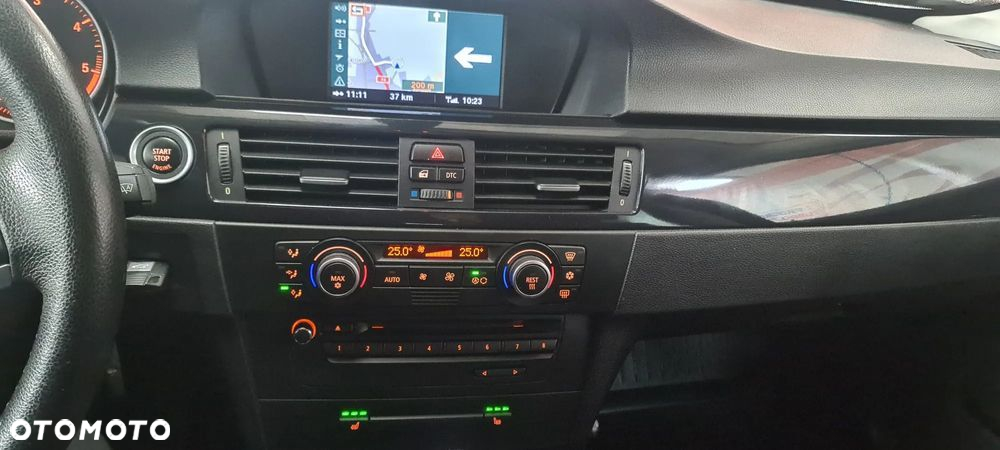 BMW Seria 3 320d DPF Touring - 8