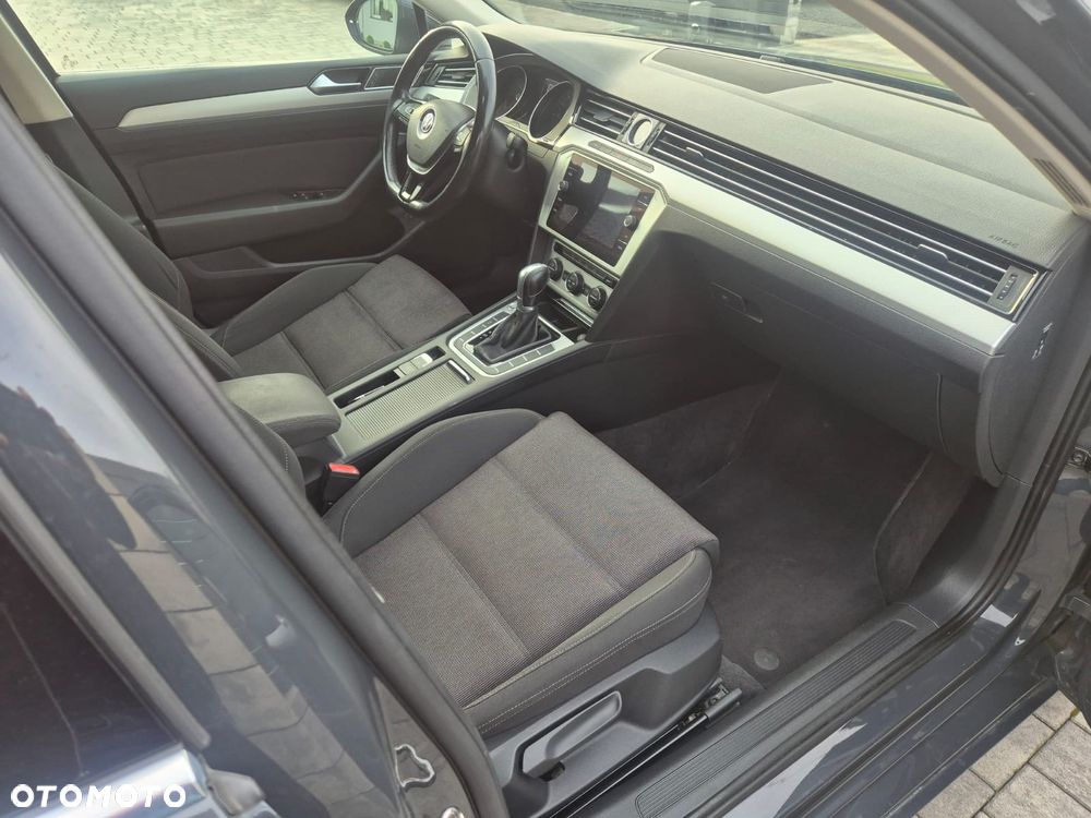 Volkswagen Passat 2.0 TDI SCR DSG Comfortline - 16