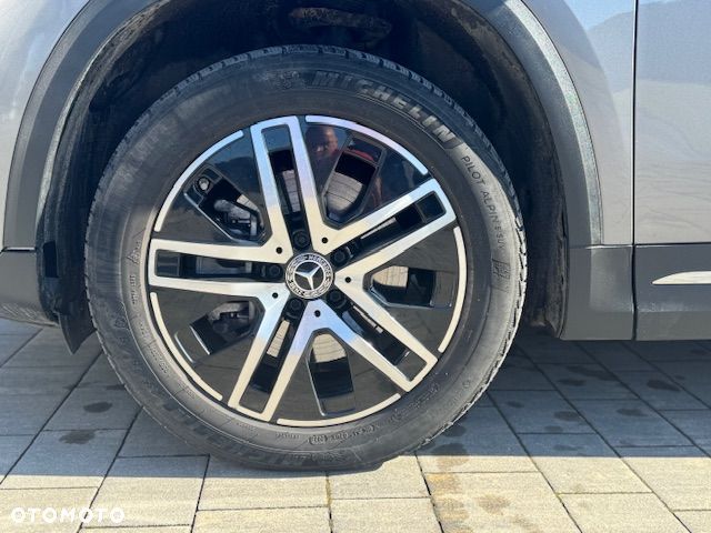 Mercedes-Benz GLA - 32