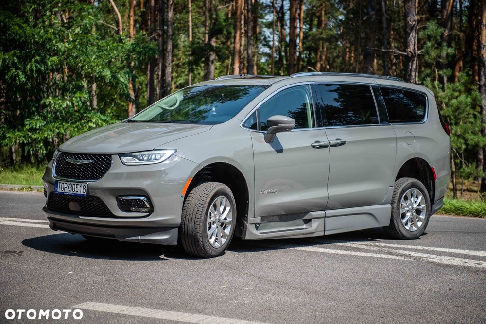 Chrysler Pacifica - 2