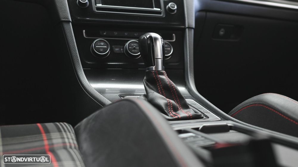 VW Golf 2.0 TSi GTi DSG - 54