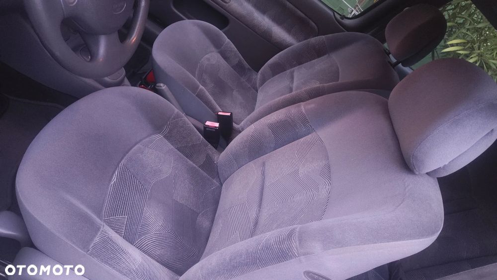 Renault Clio - 11