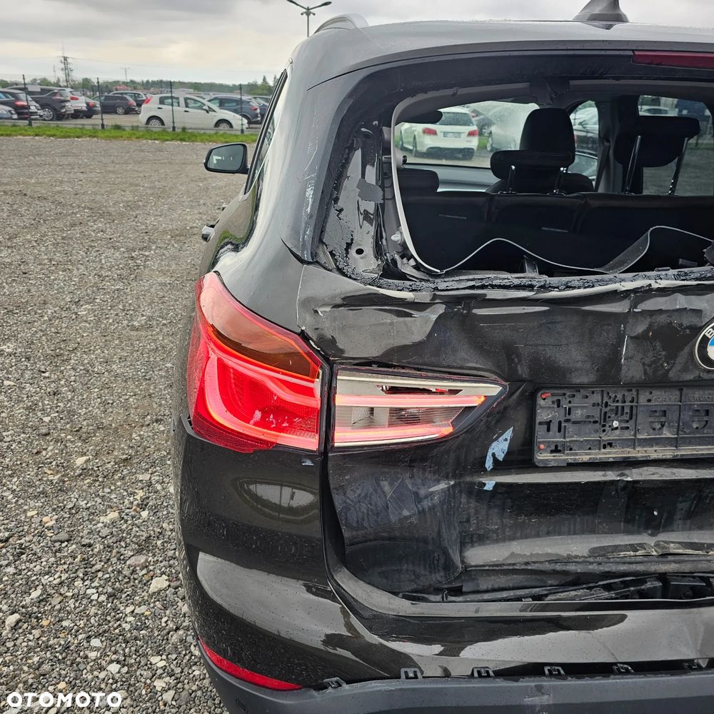 BMW X1 xDrive20i Sport Line - 20