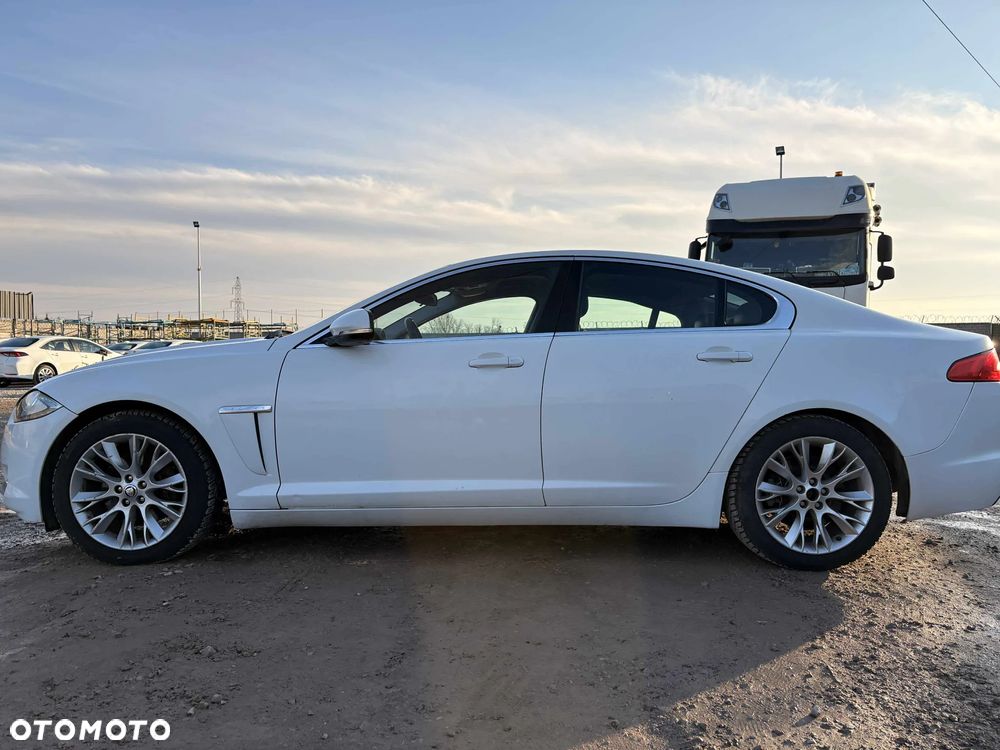 Jaguar XF 2.2 D Premium Luxury - 3