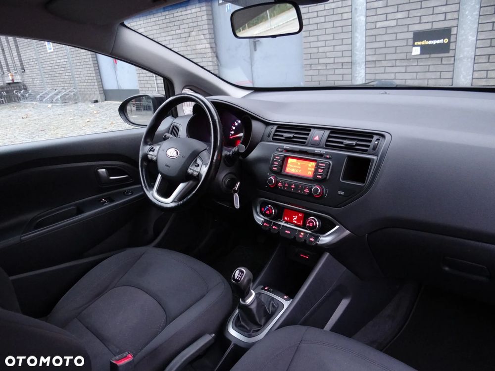 Kia Rio 1.4 Dream Team Edition - 34