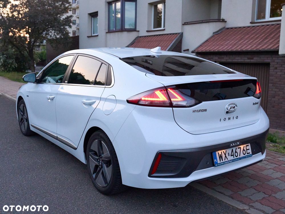 Hyundai IONIQ - 3