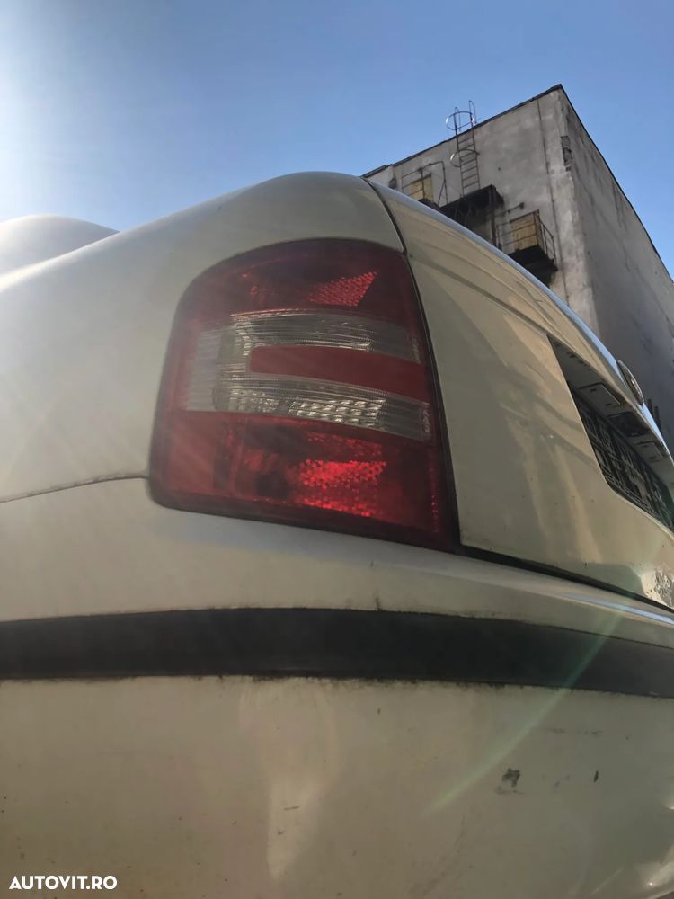Stop stanga/Stop dreapta spate Skoda Fabia 1 limuzina berlina facelift 2006 - 3