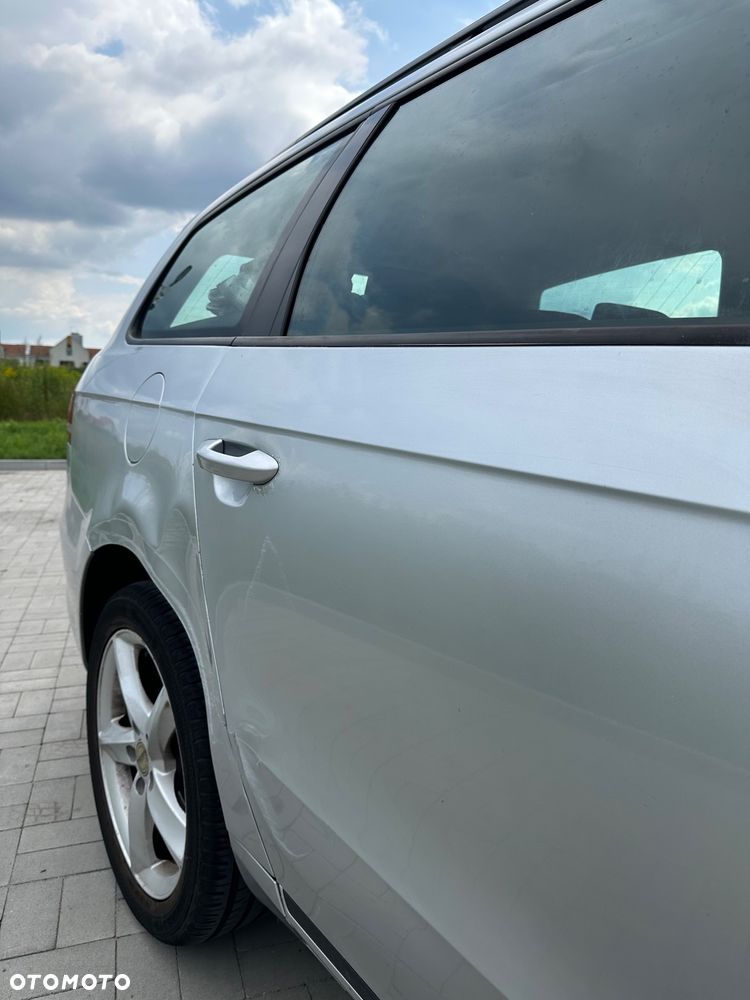 Volkswagen Passat 1.6 TDI DPF BlueMot Comfortline - 24