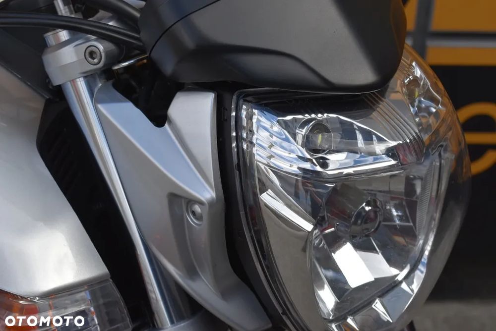 Suzuki GSR - 39