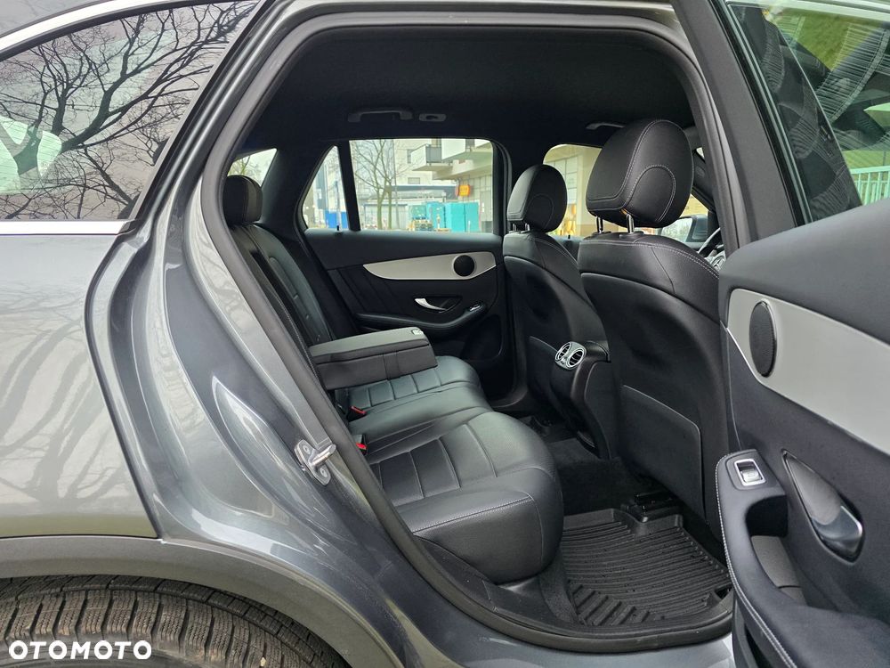 Mercedes-Benz GLC 250 4Matic 9G-TRONIC AMG Line - 34