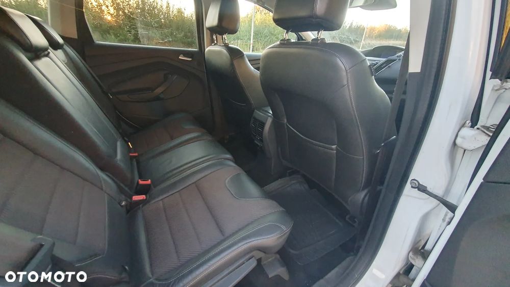 Ford Kuga - 12