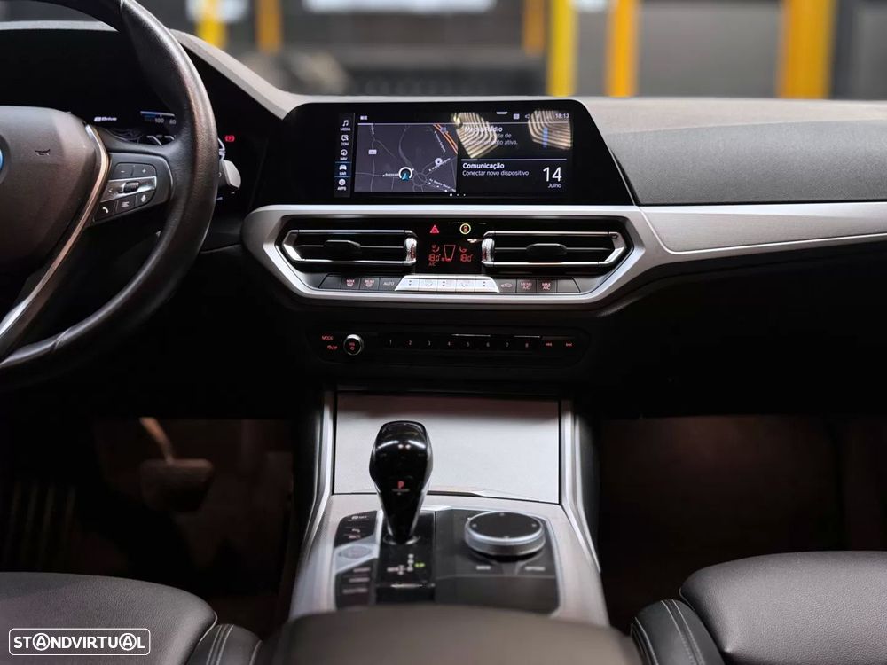 BMW 320 e Line Sport Auto — fotografia 12