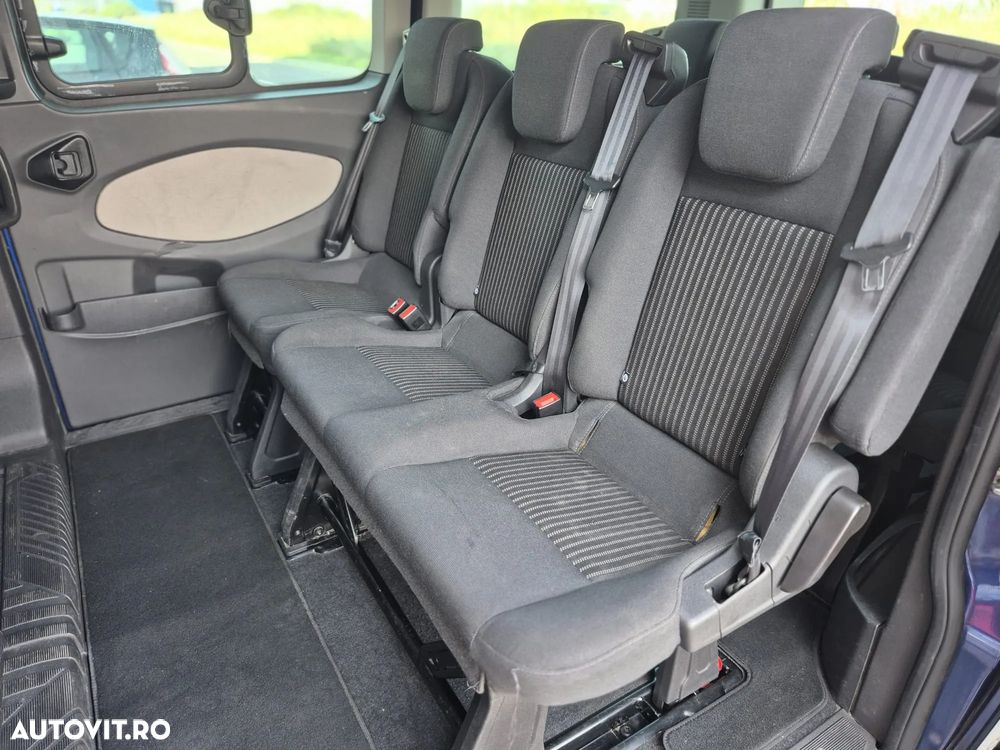 Ford Tourneo Custom - 11