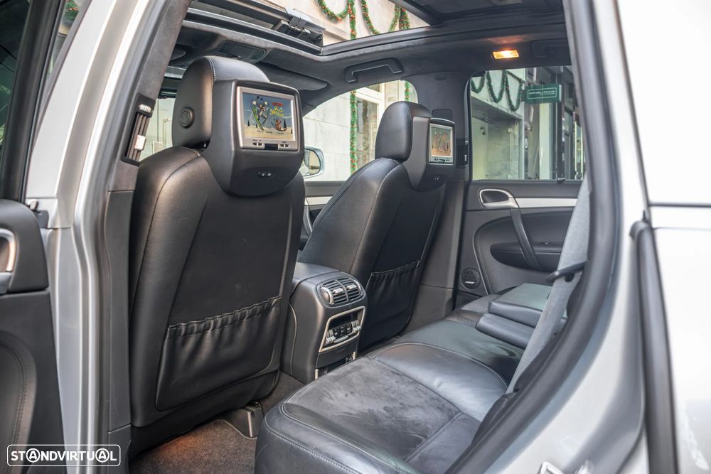 Porsche Cayenne Turbo S - 43