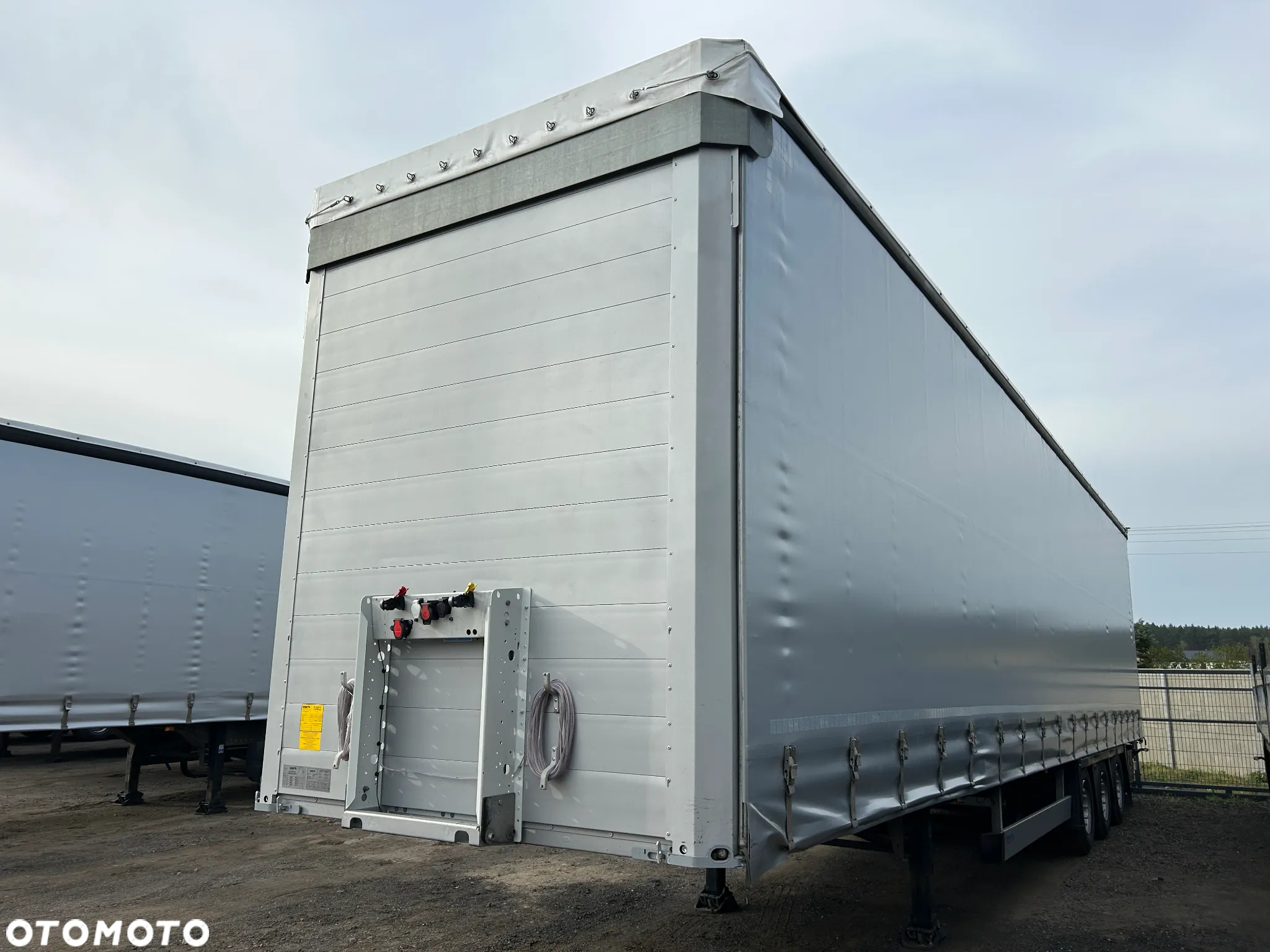 Schmitz Cargobull Mega os podnoszona - 2