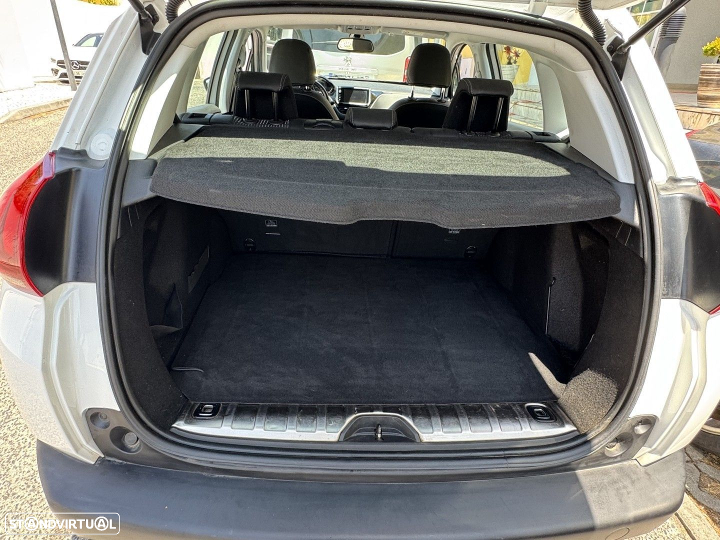 Peugeot 2008 1.2 PureTech Allure EAT6 - 8